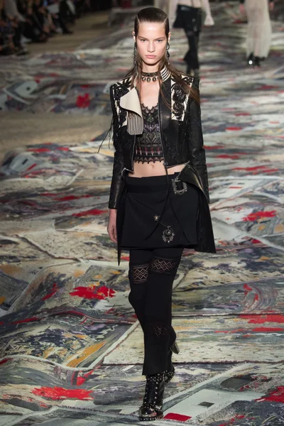 Look 3
